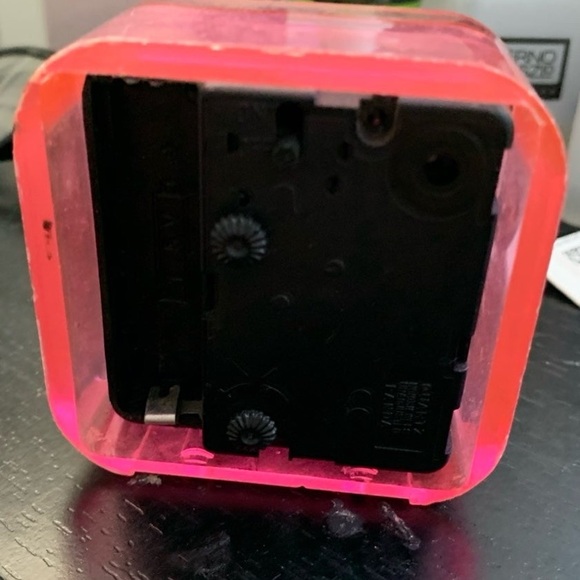 Alarm clock - Picture 2 of 2